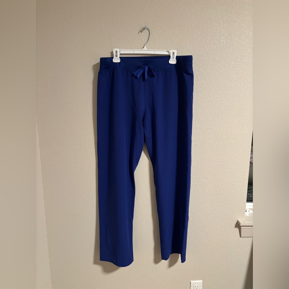 Figs women’s Livingston scrub pants size large